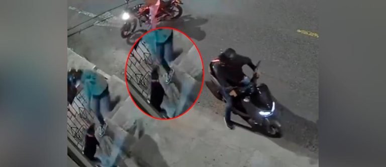 Un perro evita robo de moto en Medellín