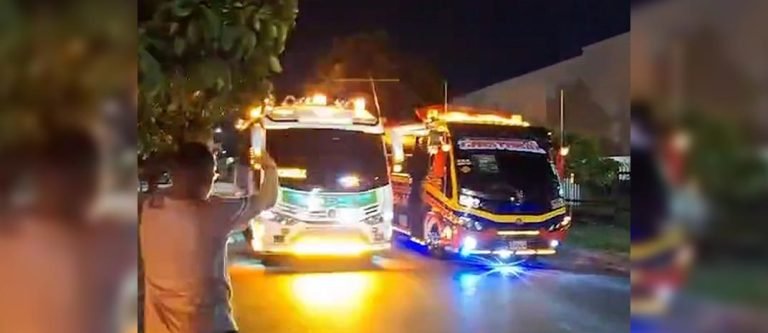 Inmovilizaron uno de los buses que participó en una carrera en las vías de Medellín 