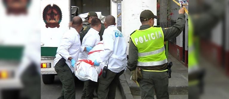 Tres homicidios se registraron en Medellín este miércoles: En dos de ellos dejaron carteles 