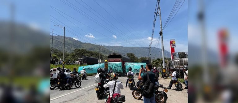 Ya son 91 bloqueos permanentes en todo el país por el paro camionero