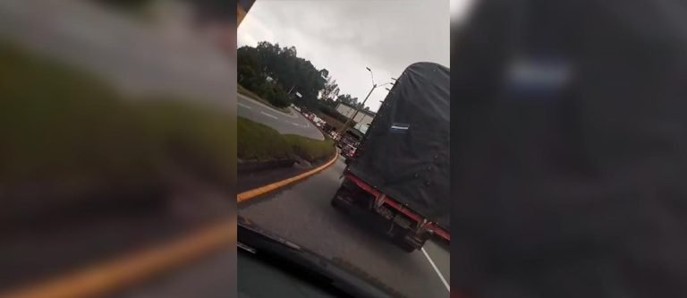Bloqueos por protesta camionera tienen paralizado el oriente antioqueño