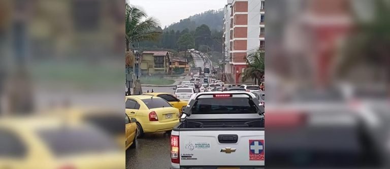 El paro camionero afecta el Oriente antioqueño con bloqueos en la Autopista Medellín – Bogotá