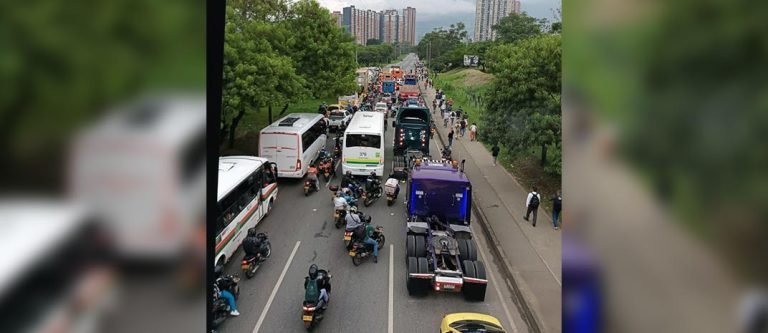 De martes a miércoles se duplicaron las manifestaciones camioneras en las vías de todo el país