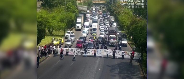 El paro camionero llegó con los bloqueos a Medellín 