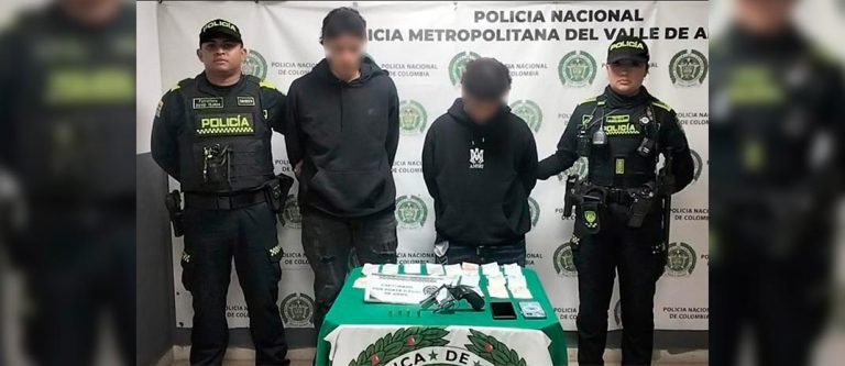 Los capturaron cuando intentaron sobornar a unos Policías en Medellín 
