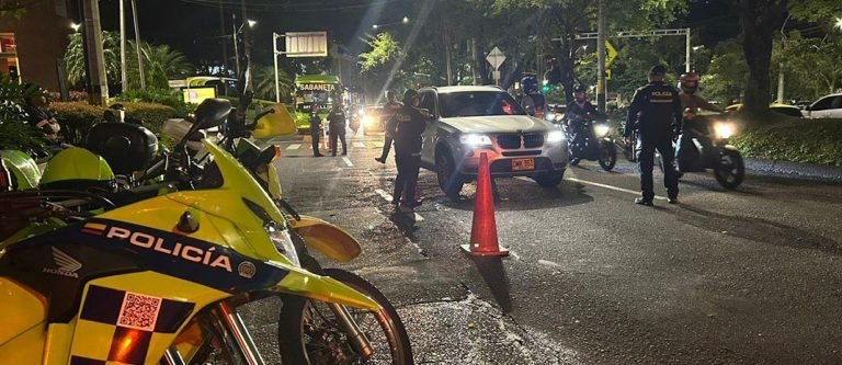Las autoridades de Medellín buscan delincuentes que se movilizan en vehículos de alta gama