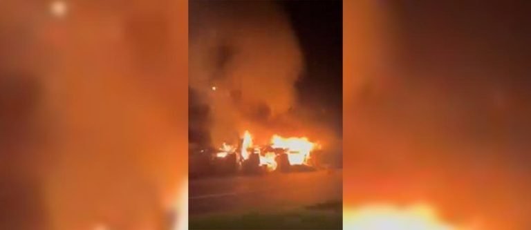 Emergencia por voraz incendio en la Variante a Caldas