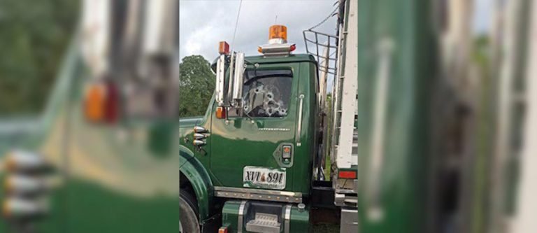 Sicarios asesinaron a un camionero dentro del vehículo en Puerto Berrío 