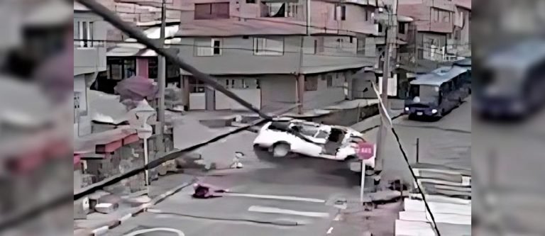 ¡Impresionante! Dos menores por poco son arrolladas por un vehículo sin frenos: se salvaron de milagro 