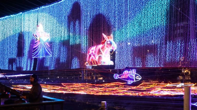 Medellín le dio la bienvenida a la navidad con el encendido de su tradicional y espectacular alumbrado navideño 