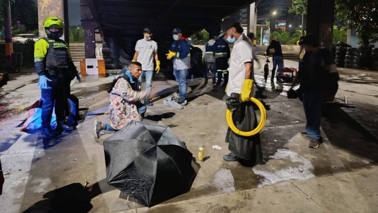 En Medellín se han desmontado 985 cambuches y recolectado más de 5 mil toneladas de basura en la intervención a los habitantes de calle