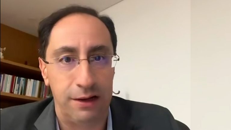 El exministro de hacienda, José Manuel Restrepo explica por qué la deuda pública está ad portas de convertirse en una inversión basura