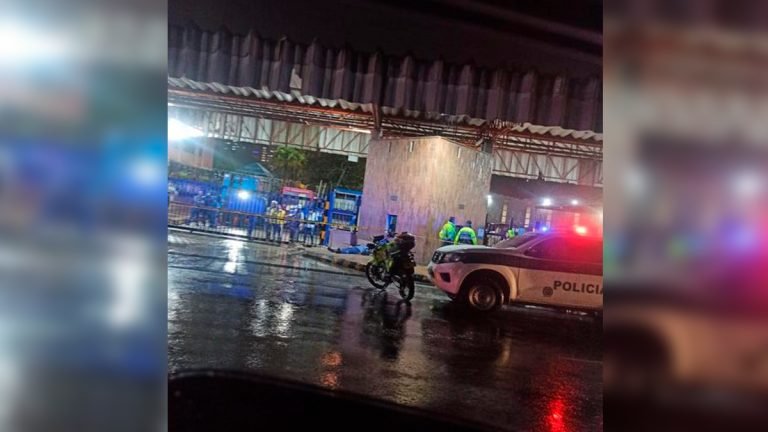 A un hombre lo asesinaron en la entrada de una empresa de gaseosas en Bello