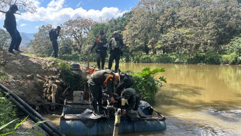 Capturaron a 4 personas que realizaban minería ilegal en el Río Medellín  