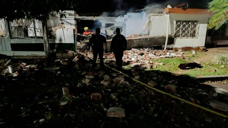 La explosión de un carro en el Meta, dejó una persona muerta y una vivienda destruida. ¿Fue un carro bomba?