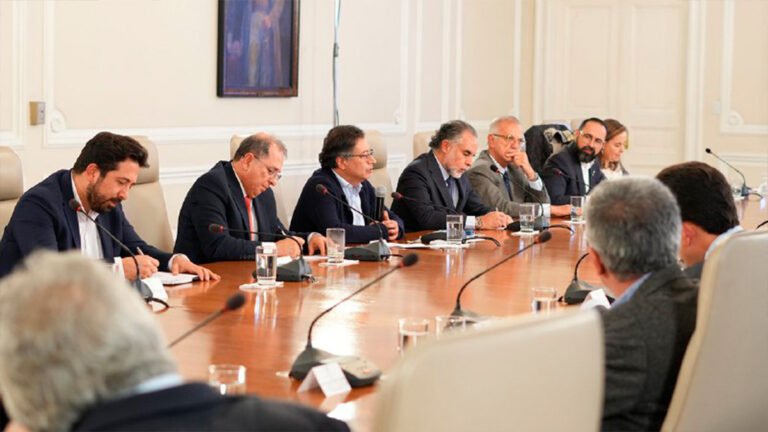Crisis en el gobierno de Gustavo Petro: dos funcionarios renunciaron luego del consejo de ministros