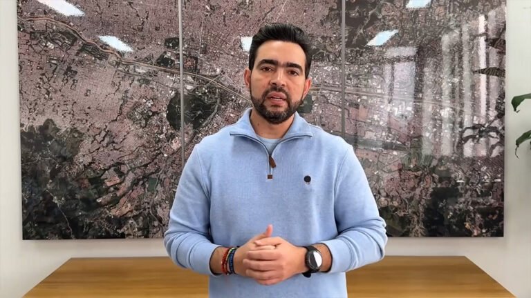 El secretario de Movilidad de Medellín, Mateo González, explica lo que sucedió en la mañana de este jueves durante un operativo en Aranjuez