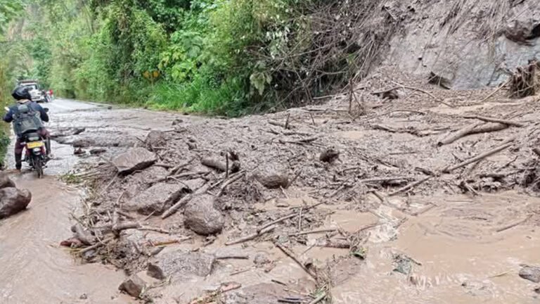 Deslizamiento generó el cierre de la vía que comunica a Andes con Jardín