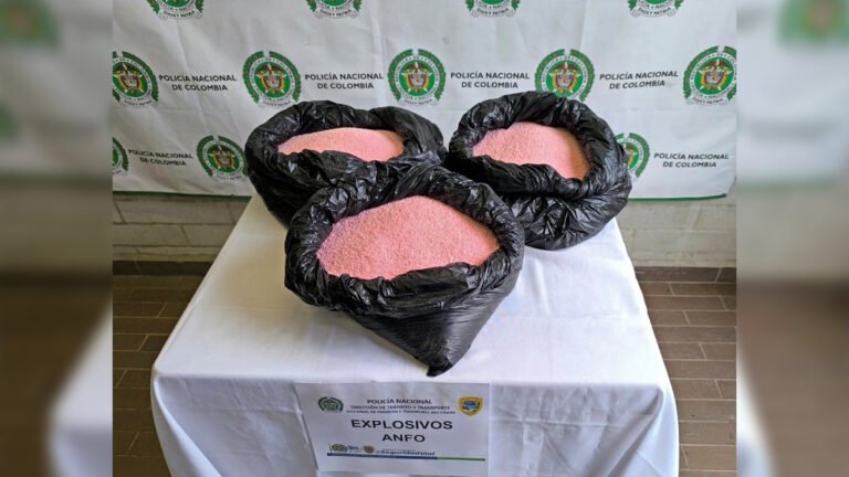 En un taxi transportaban 25.000 gramos de un potente explosivo por las vías de Antioquia