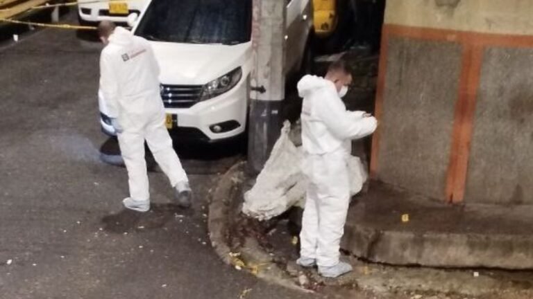 En ataque sicarial en Medellín, asesinaron a una mujer y dejaron gravemente herido a un hombre