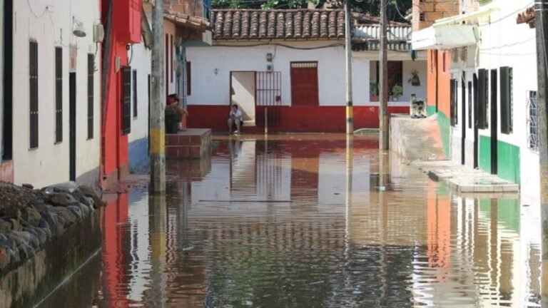 11 familias afectadas en Venecia, por desbordamiento del Río Cauca