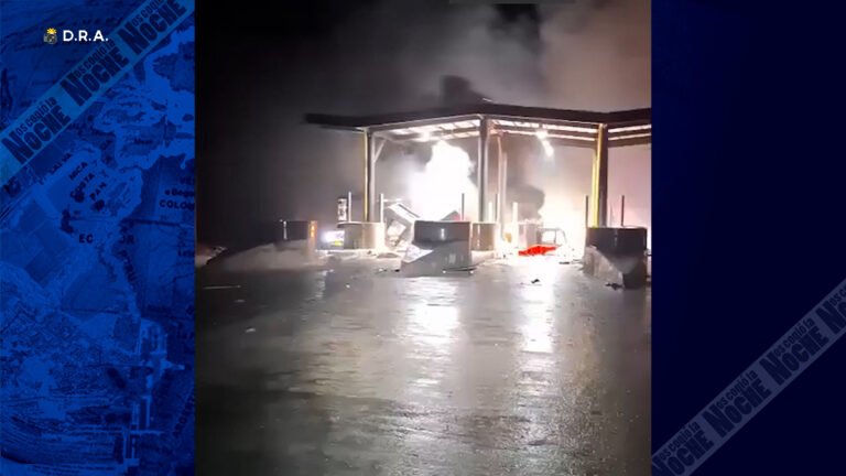Sin comentarios. Así ardió el Peaje Laberinto luego que comunidades indígenas le prendieron fuego, al parecer, como protesta a un cobro que consideran vulnera sus derechos 