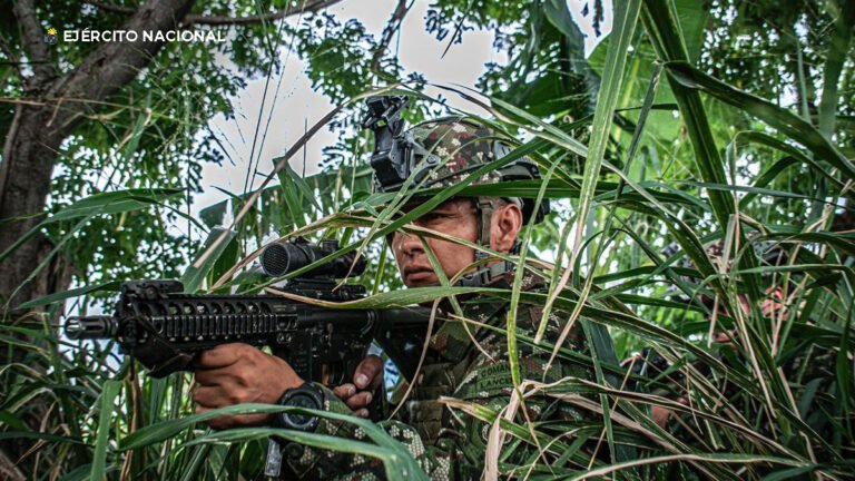 En medio del paro minero, el ejército sostiene combates con el Clan del Golfo en Segovia