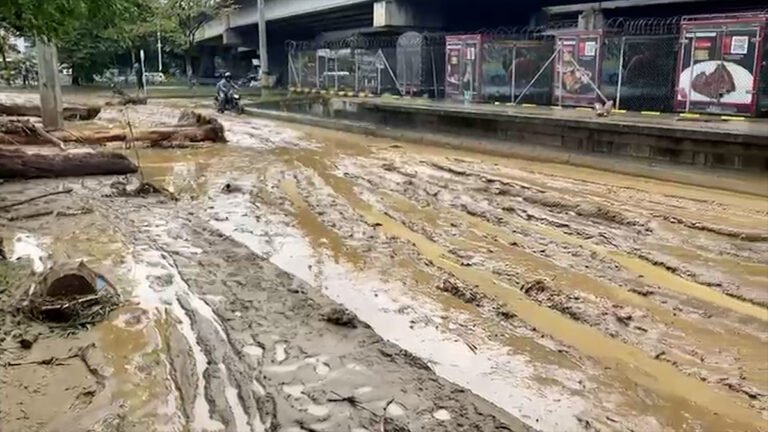 Sin comentarios. Así quedaron las vías en Medellín después de las fuertes lluvias en la madrugada de este martes 29 de abril.