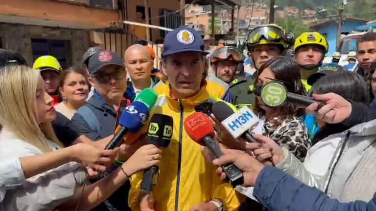 Una persona muerta y un menor de edad desaparecido es el primer balance del fuerte aguacero de la madrugada en Medellín: Federico Gutiérrez, alcalde de Medellín