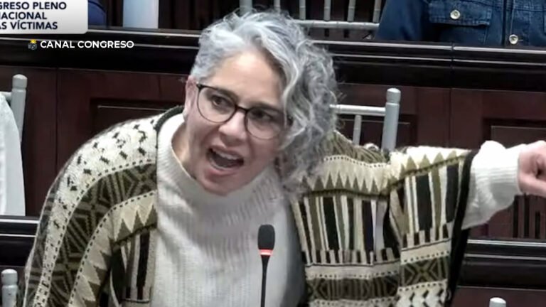 Pelea en el Congreso. Hijos de…