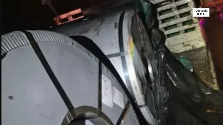 5 polizones murieron aplastados por la carga del vehículo en el que viajaban por las vías de Antioquia