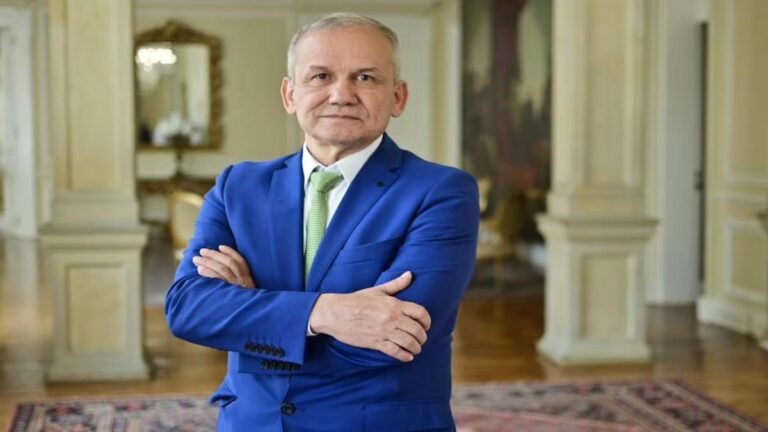 A Carlos Ramón González,
Le llegó la hora.