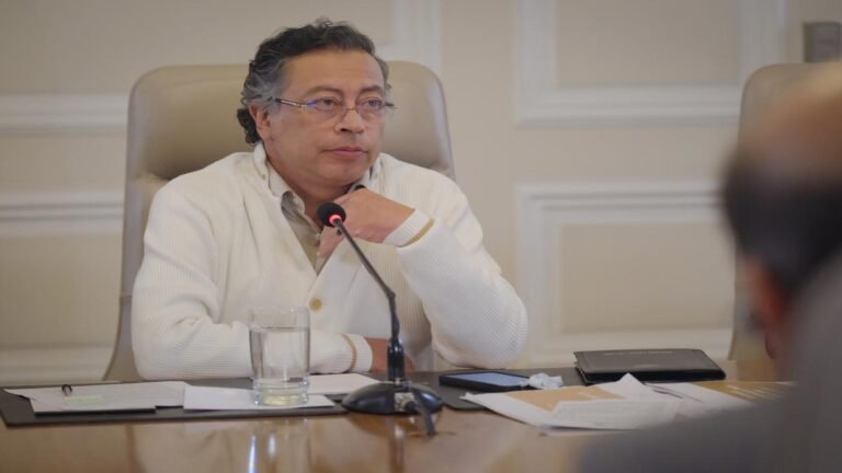 Yo ni lo crié; yo ni lo escribí
y ahora, yo ni lo convoqué