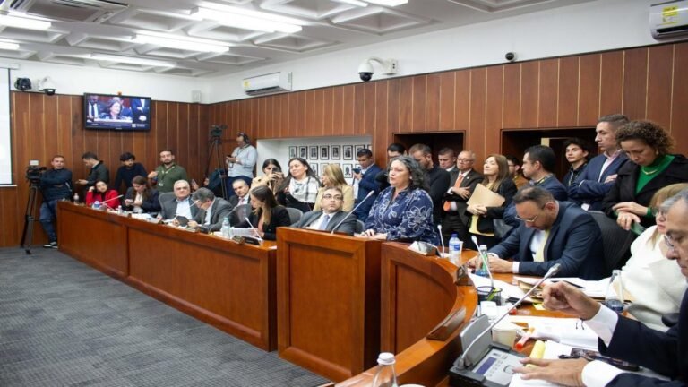 Sin argumentos para consulta.
Reforma Laboral avanza.