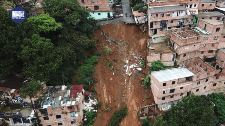 Monumental deslizamiento en Villatina dejó 53 familias evacuadas, pero no reportan víctimas fatales
