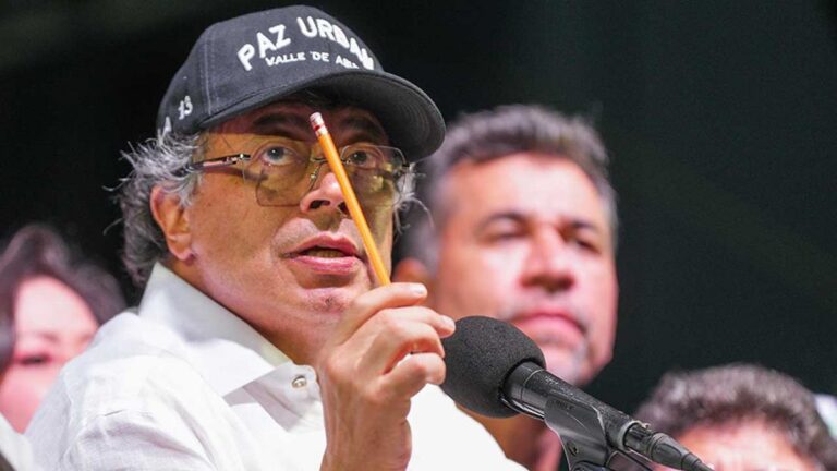 Petro retira convocatoria a referendo laboral