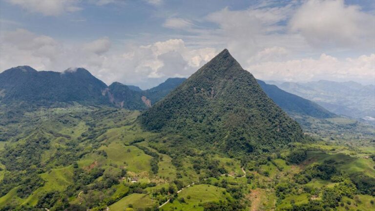¿Cómo se llamaba Antioquia antes de llamarse Antioquia?