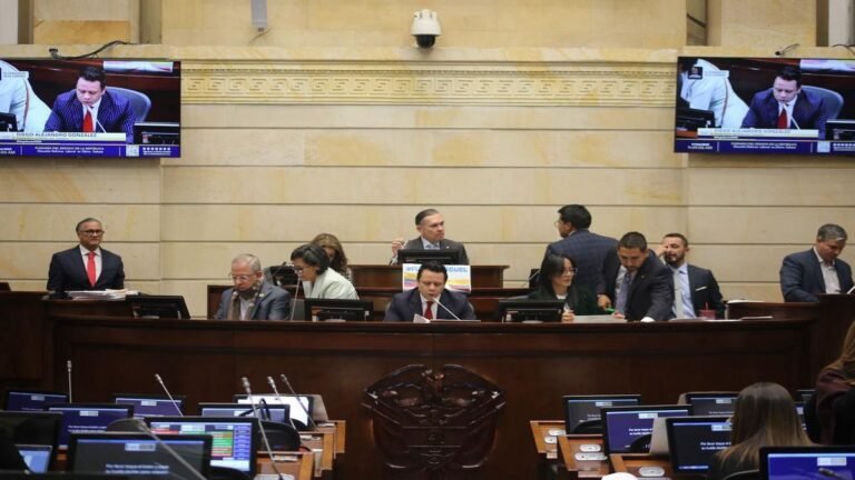 Se la volvieron a hundir a Petro. Congreso negó consulta popular.