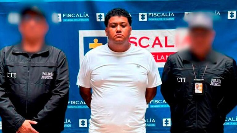 Guardia de tránsito habría cobrado $23 millones por “ayudar” a entrar a la Secretaría de Movilidad