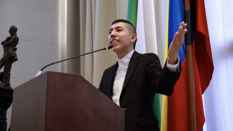 Mauricio Cuchimba, joven líder de Medellín, representará a Colombia en Europa
como uno de los 25 Jóvenes Líderes Iberoamericanos.