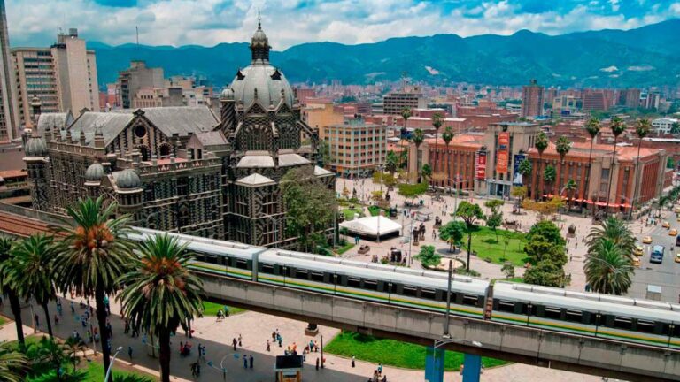 Medellín en alerta máxima tras ataques en el Valle y Cauca