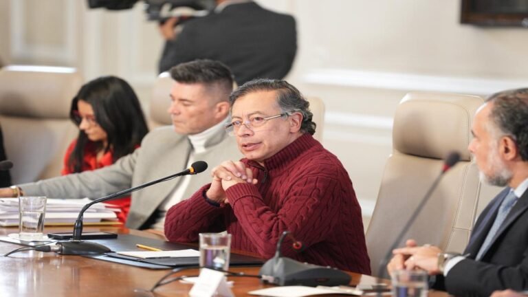 ¿Y sus bases? Favorabilidad de Petro cae por debajo del 30%