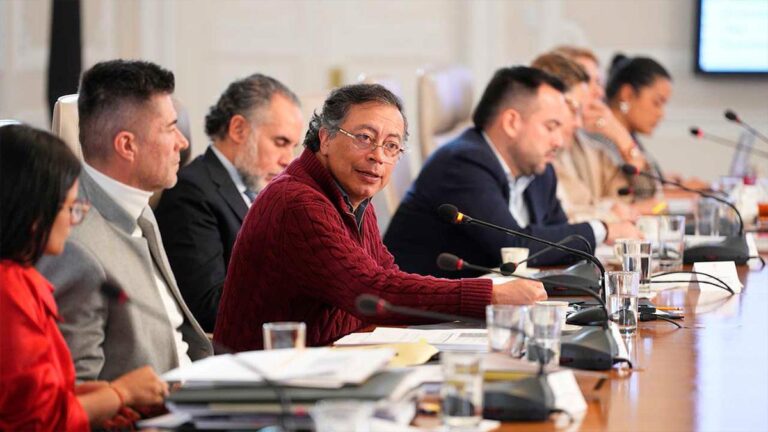 Del discurso a la contradicción: Petro ahora quiere embajadores sin requisitos