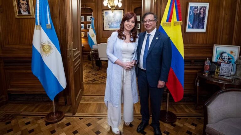 Petro respalda a expresidenta de Argentina y advierte golpe de Estado en Colombia