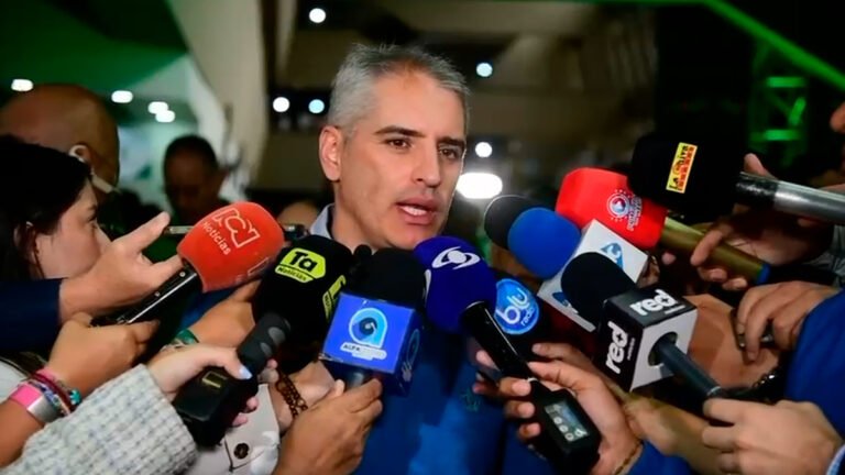 El Gobernador de Antioquia Andrés Julián Rendón pide que nos unamos en oración.