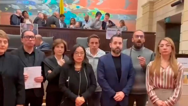 Se calentaron los tibios. Independientes dejan solo a Petro.