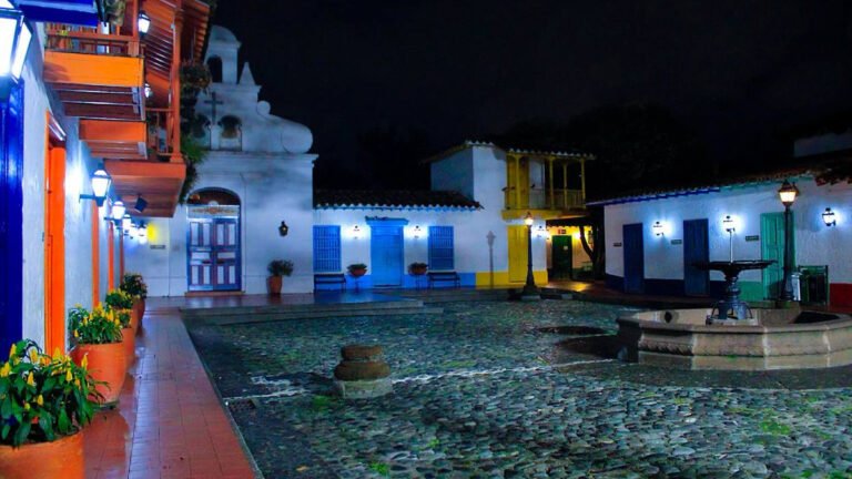 No más oscuridad en el Pueblito Paisa: así fue la renovación de su sistema de iluminación