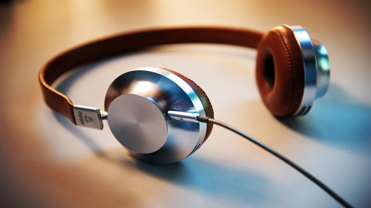 “Astropical” y “Cuarto azul”, los álbumes perfectos para musicalizar el puente festivo en Colombia