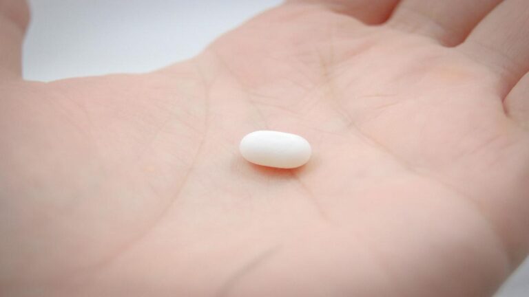 Elinzanetant: nuevo fármaco no hormonal reduce sofocos en pacientes con cáncer de mama HR+ tras fase III