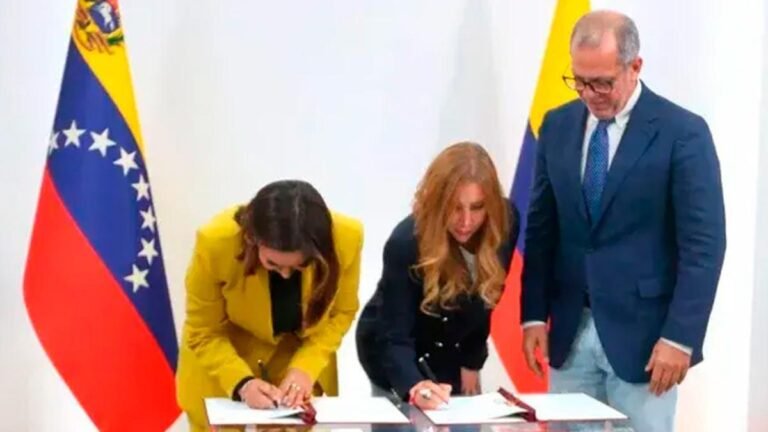Congreso cita a ministros de Petro por acuerdo de zona binacional con Venezuela